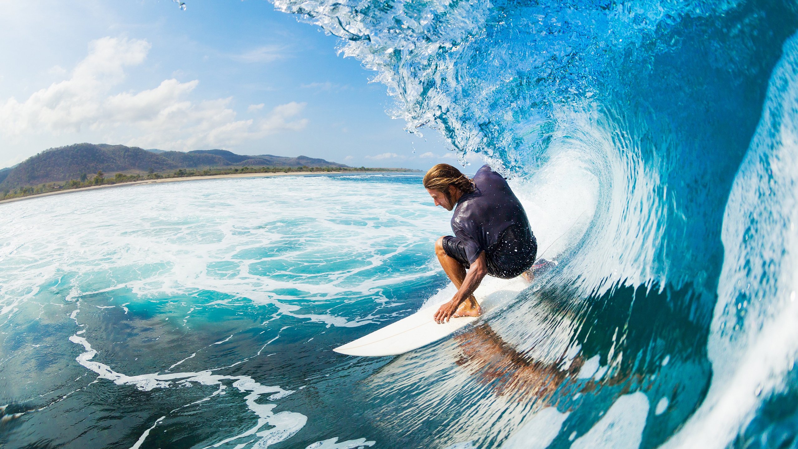 爱游戏体育平台-特色自行车越野赛，森林深处的速度较量，专业越野自行车特技,视频